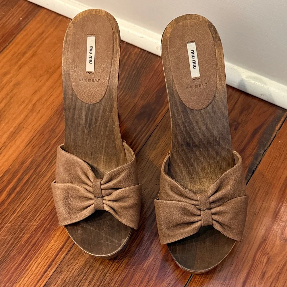 Miu Miu Tan Leather Bow Slide Clogs - Picture 1 of 4